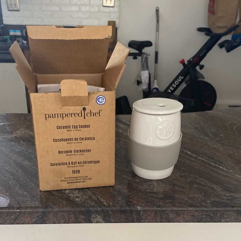 Pampered Chef White and Gray Ceramic Cooker. Ceramic Egg Cooker